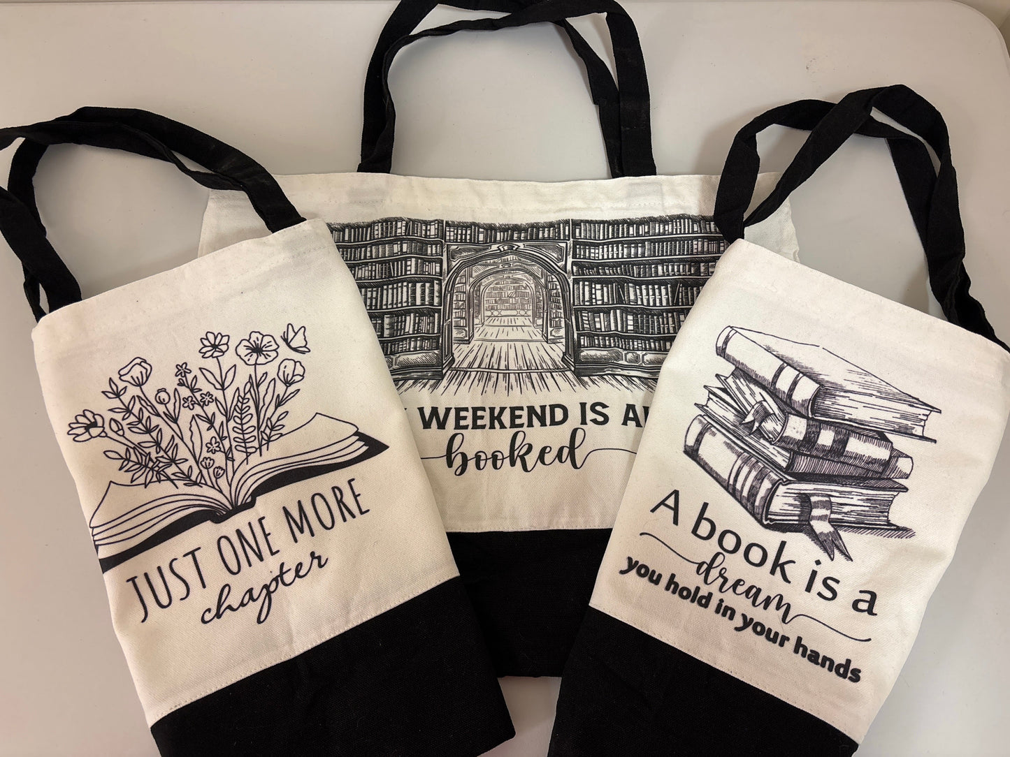 Assorted zipper bags/tote bags